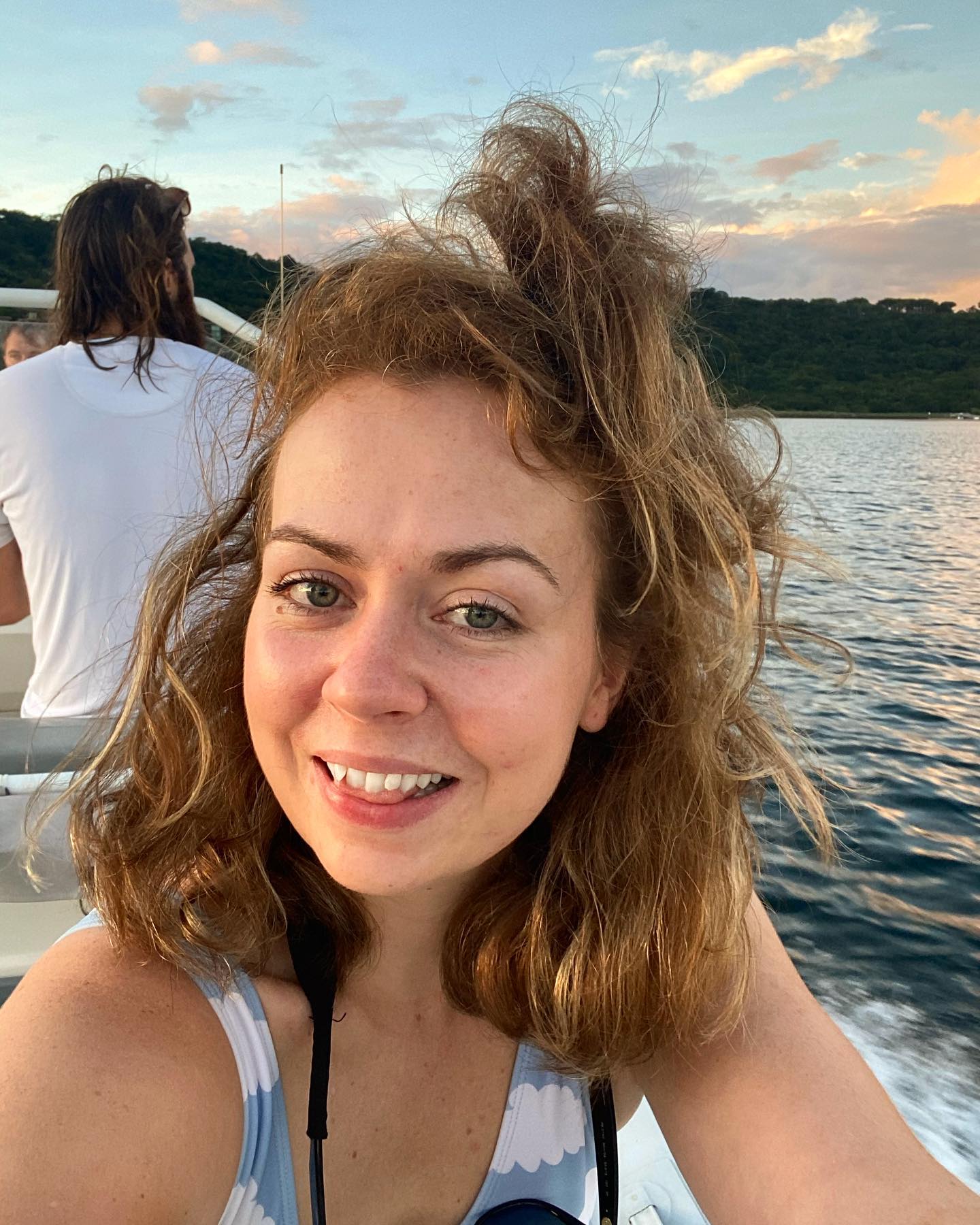 Женщина бесплатно живет в красивых домах по всему миру уже несколько лет: как ей это удается